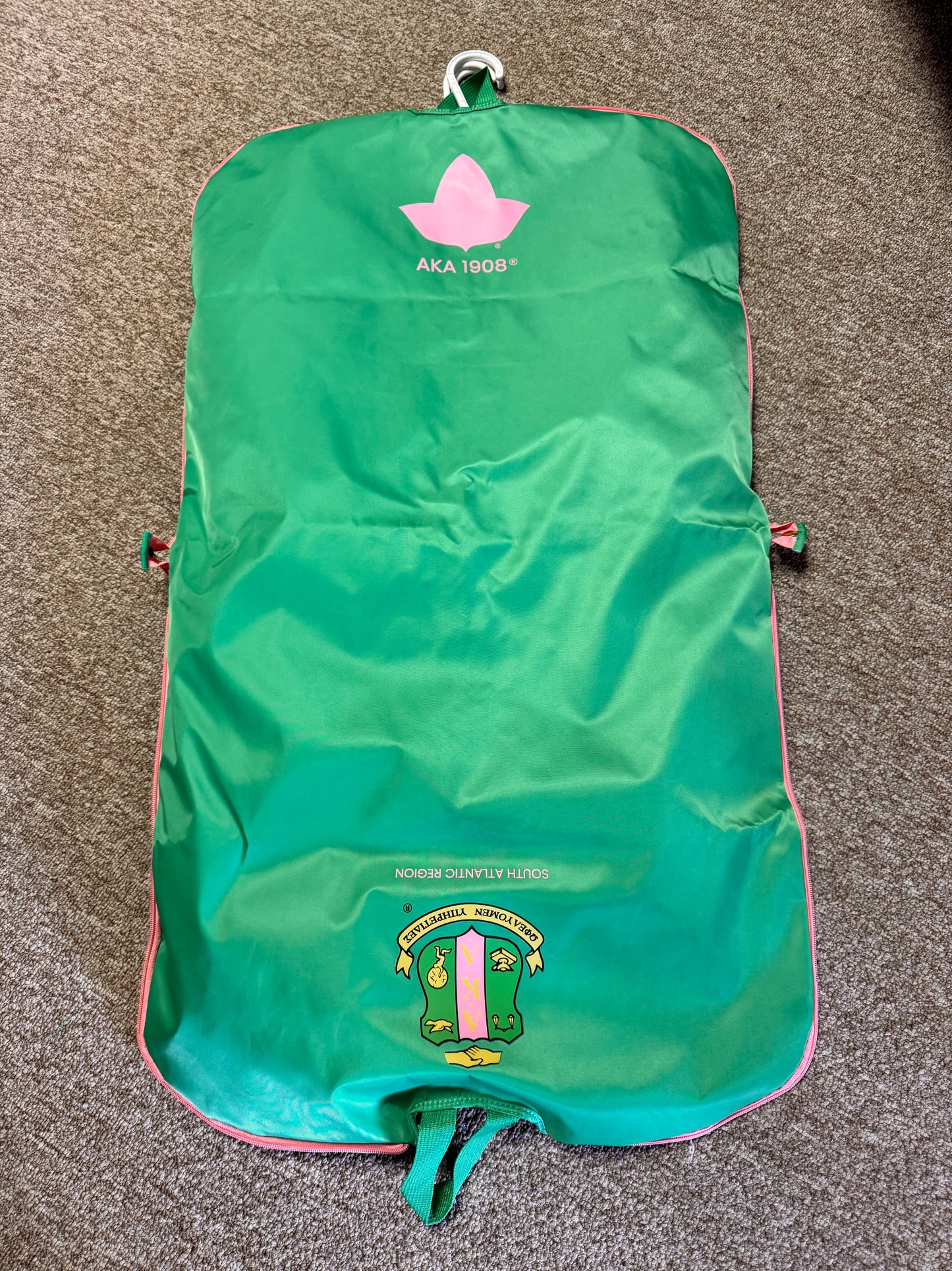 AKA | Garment bag
