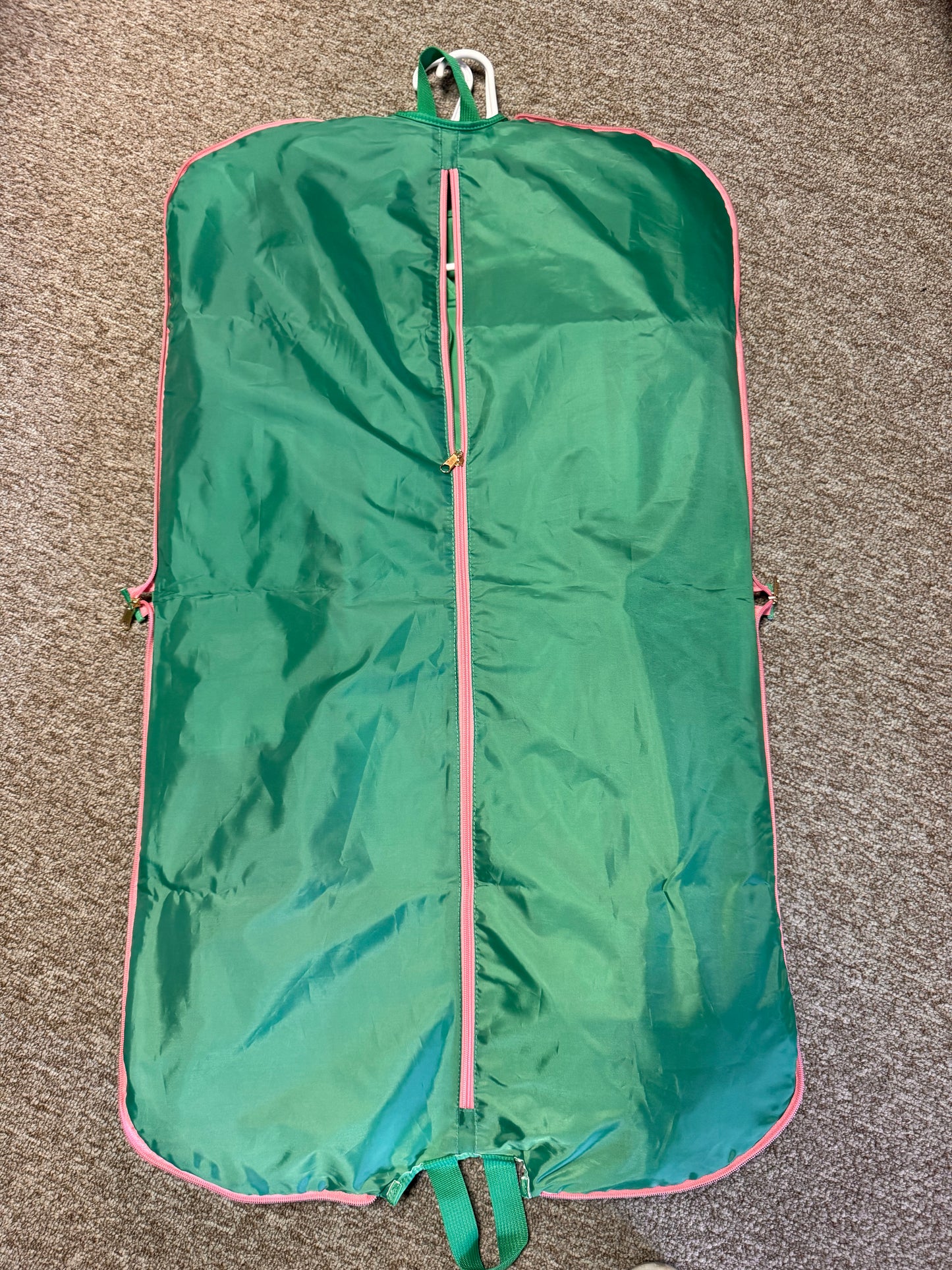 AKA | Garment bag