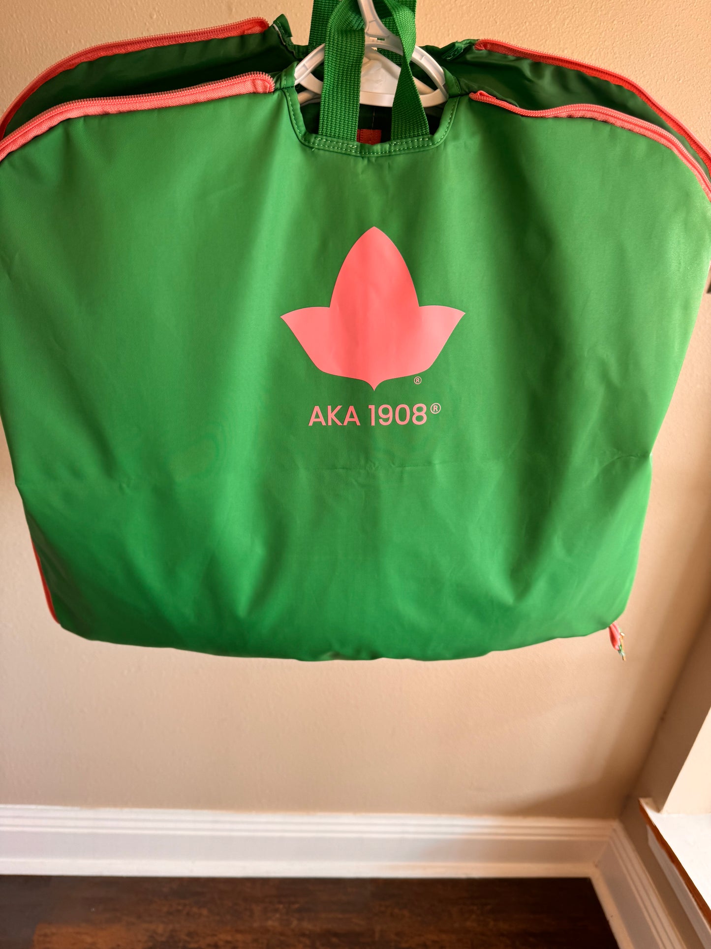 AKA | Garment bag