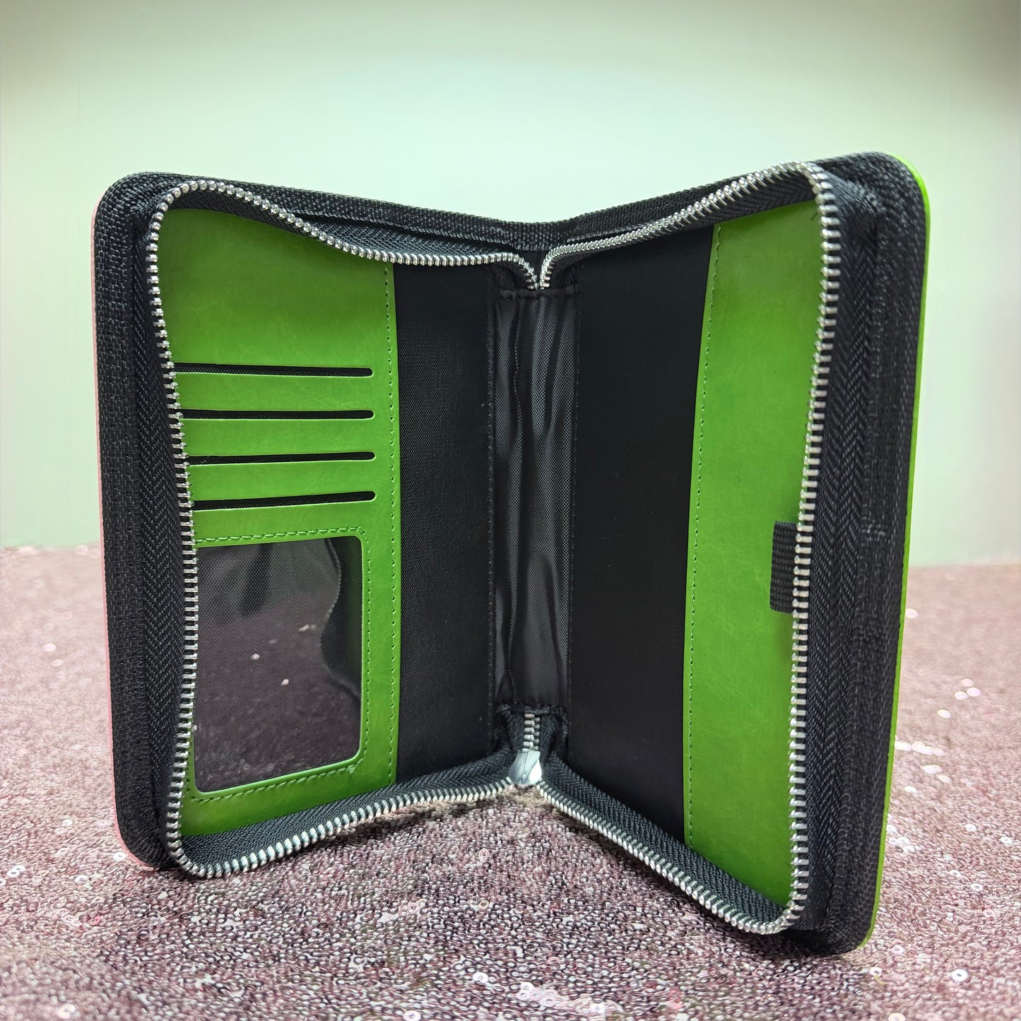 AKA | Document Holder / Organizer Wallet